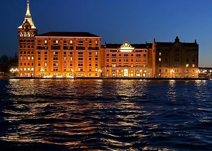 Molino Stucky Chimera - Canal View