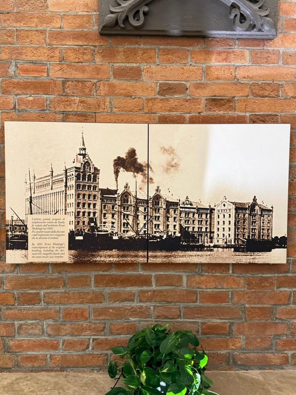 Molino Stucky Chimera - Canal View