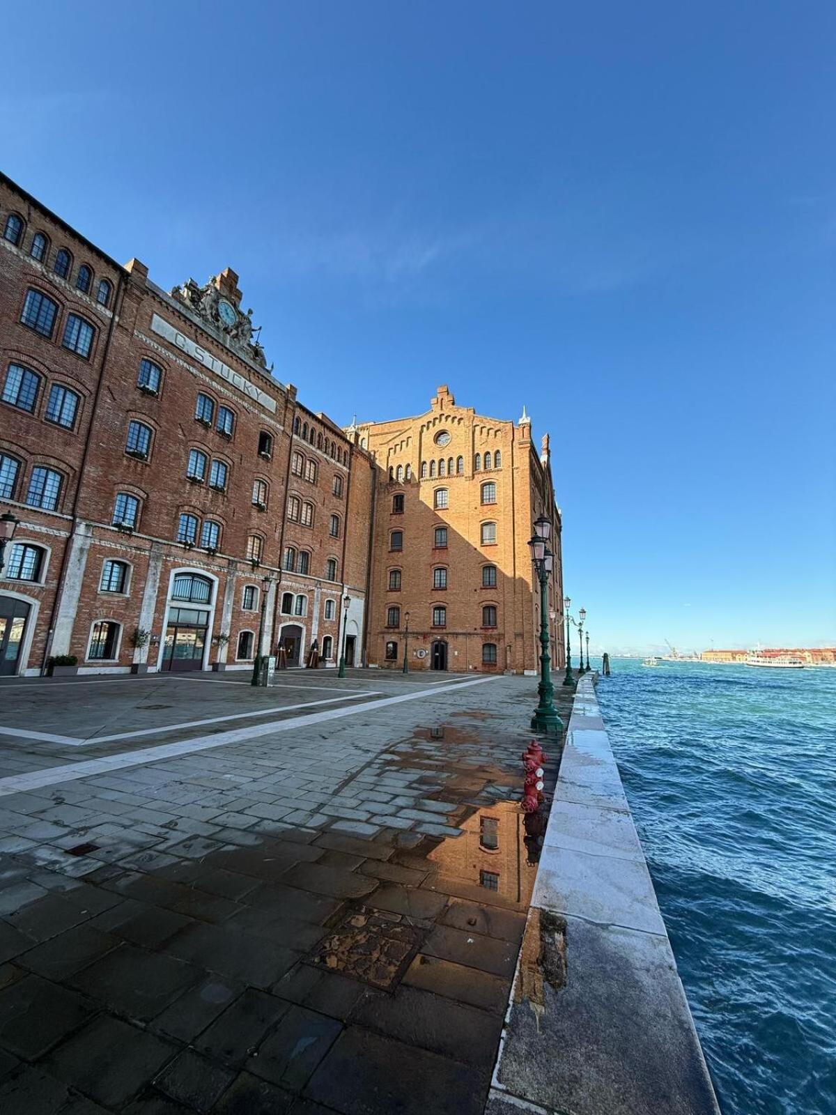 Molino Stucky Chimera - Canal View Venecia